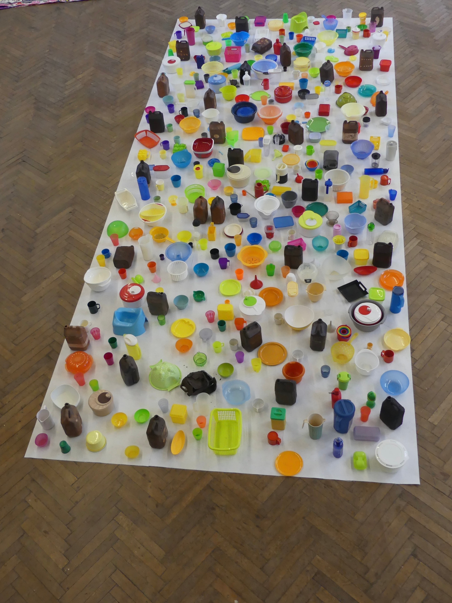 2022_2026 ‘The honorable collection of fragments and objects that define life’ mixed media : different setups 700X300 cm Eddy De Buf